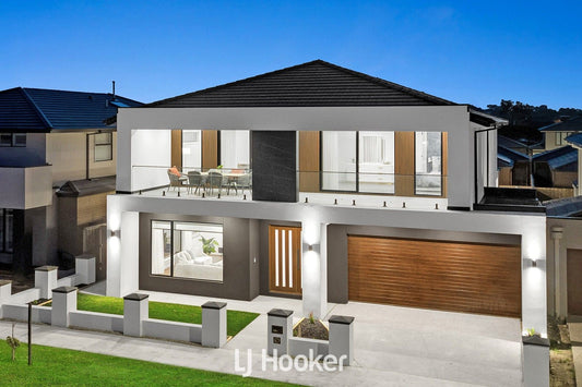 16 LORIMER STREET, BERWICK, VIC 3806